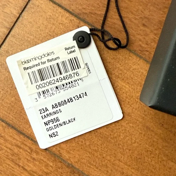 CHANEL 23A Pendant Earrings gold and black - Picture 4 of 5